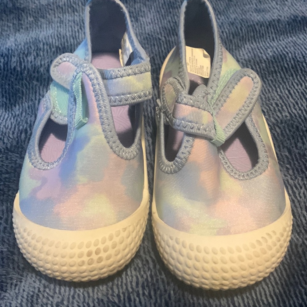 Size a 8 cat and jack shoes